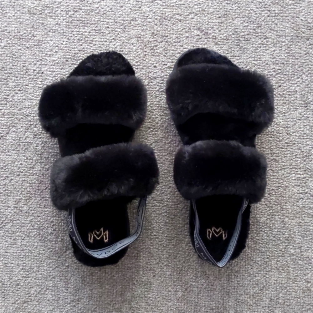 Sandals/house shoes